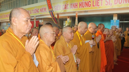 Buddhists pray for peace in East Sea - ảnh 1
